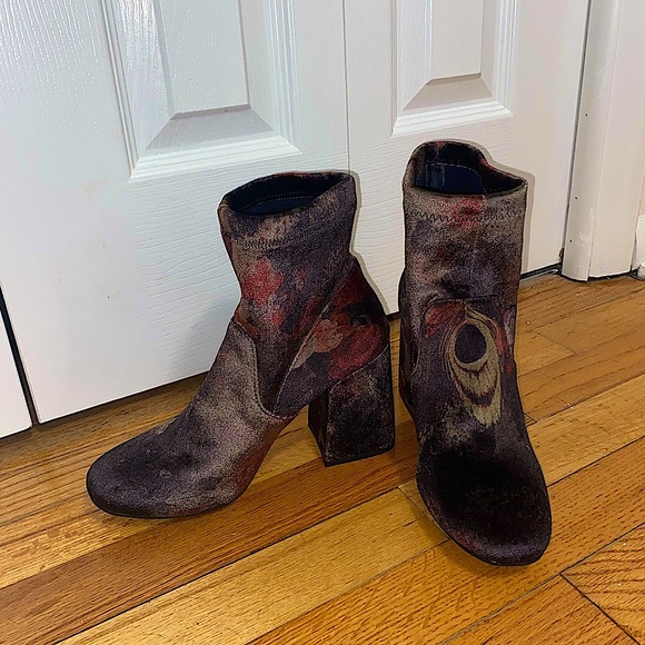 Velvet Feather Print Heel Booties - Picture 1 of 15